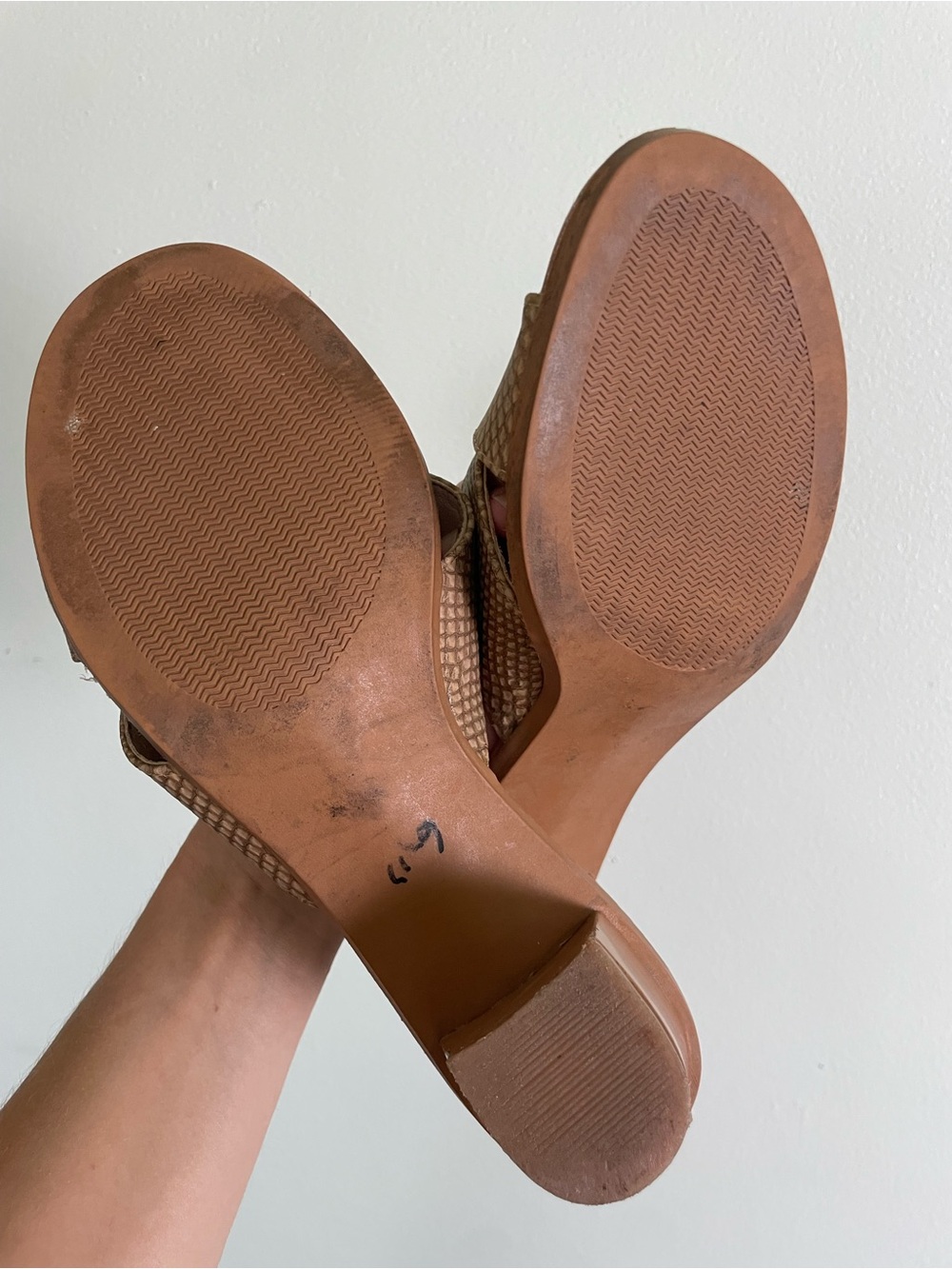 “Woven” look Tan Crossband Slide Mules Heel Sandals - Picture 8 of 8